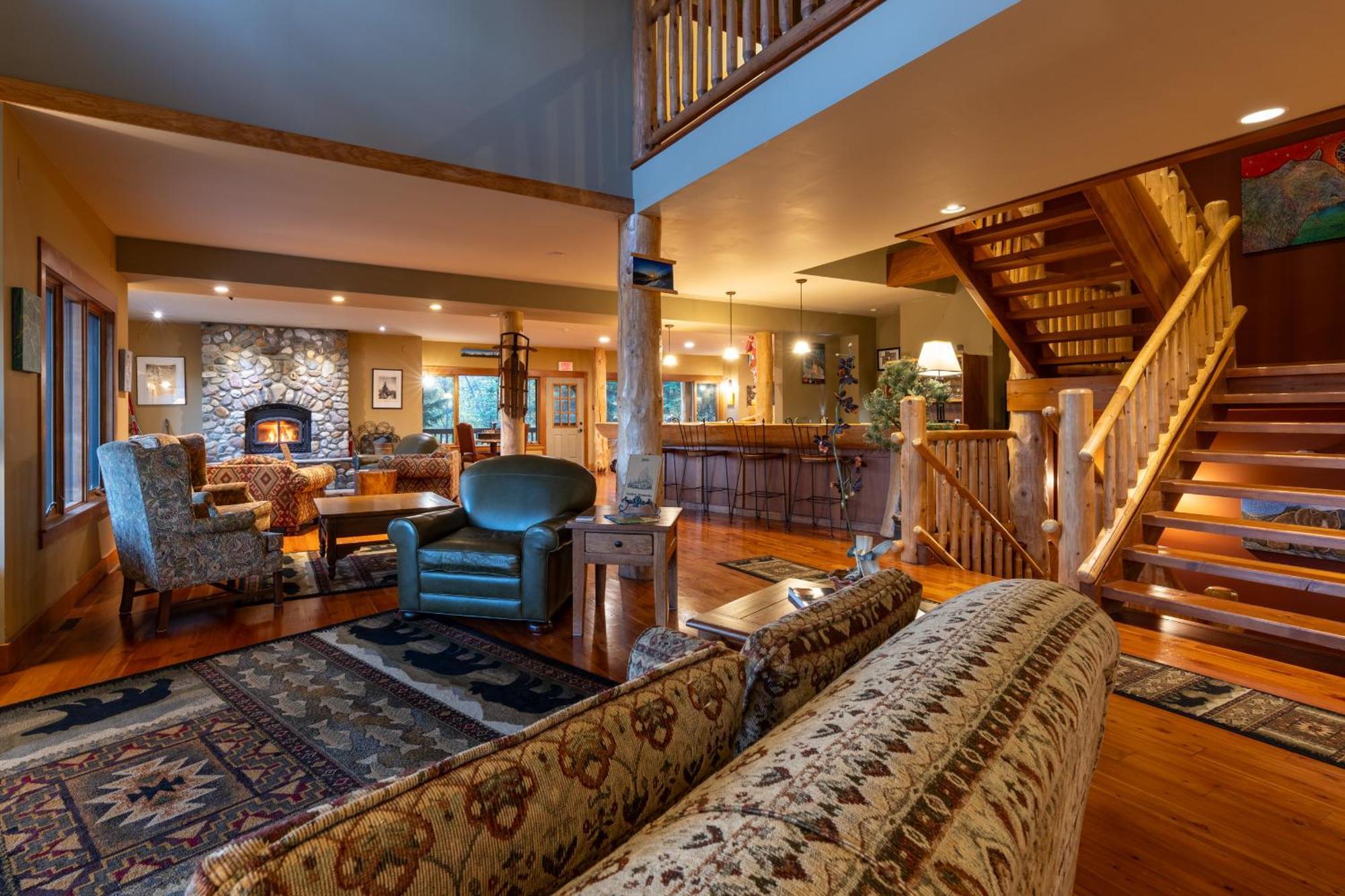 Vagabond Lodge At Kicking Horse Golden Exterior foto