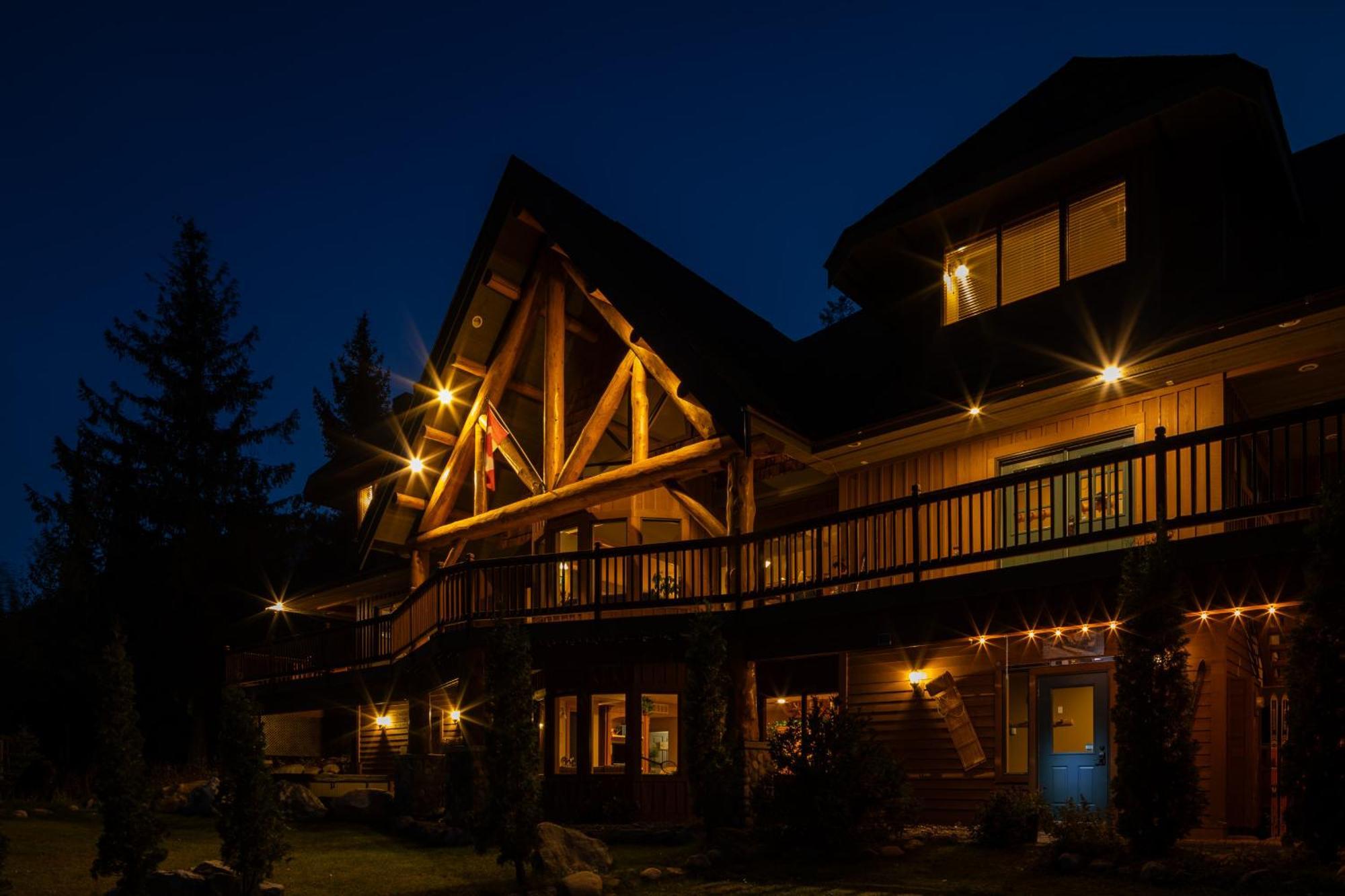 Vagabond Lodge At Kicking Horse Golden Exterior foto
